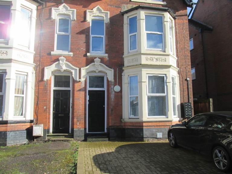 *GILLOTT ROAD*ONE BEDROOM STUDIO FOR RENT*EXCELLENT TRANSPORT LINKS*IDEAL FOR WORKING PROFESSIONAL* 