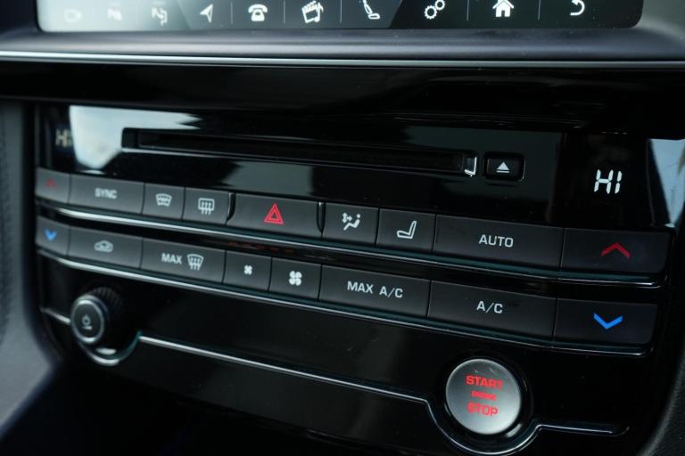 2016 Jaguar F-Pace 3.0d V6 1st Edition 5dr Auto AWD ESTATE DIESEL Automatic