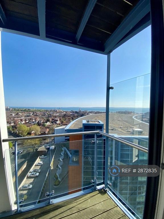 2 bedroom flat in Gunwharf Quays, Portsmouth, PO1 (2 bed) (#2872835)
