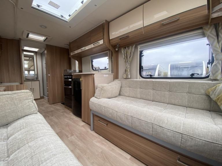 2017 LUNAR CLUBMAN ES LUXURY TOURING CARAVAN