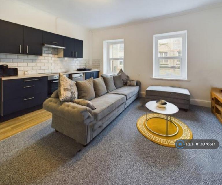 2 bedroom flat in Main Street, Barry, CF63 (2 bed) (#3076617)