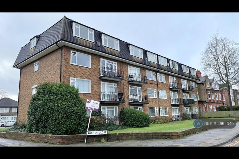 2 bedroom flat in Rodney Close, New Malden, KT3 (2 bed) (#2664349)