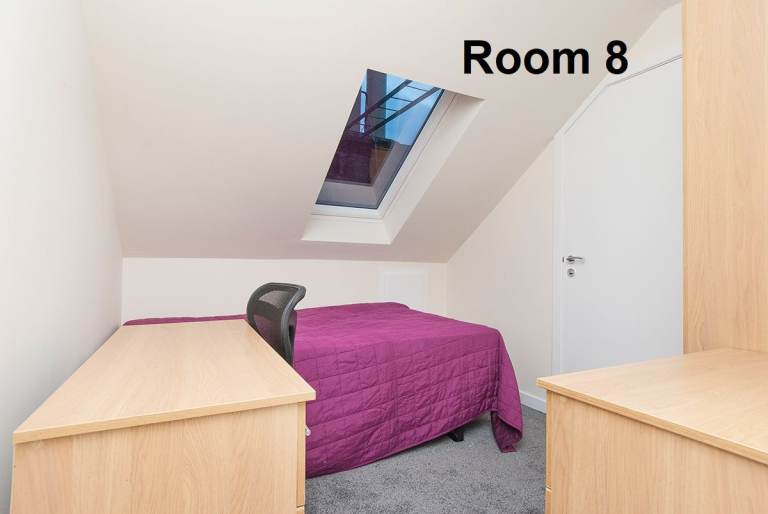 DOUBLE BEDROOM for FLAT SHARE within 9 bed HMO flat with TV & WiFi – available soon