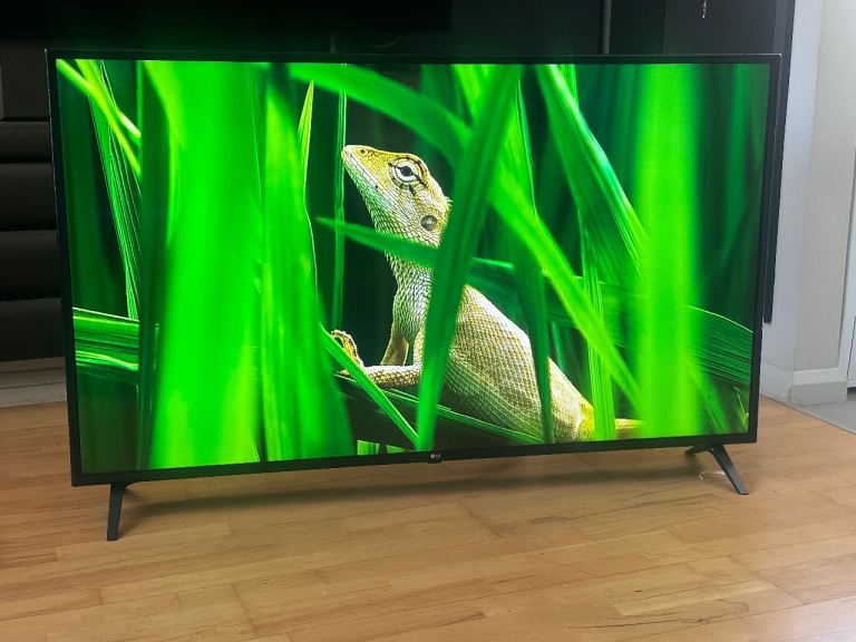 LG 60UM7100PLB 60 inch 4K Ultra HD Smart LED TV (Like New)