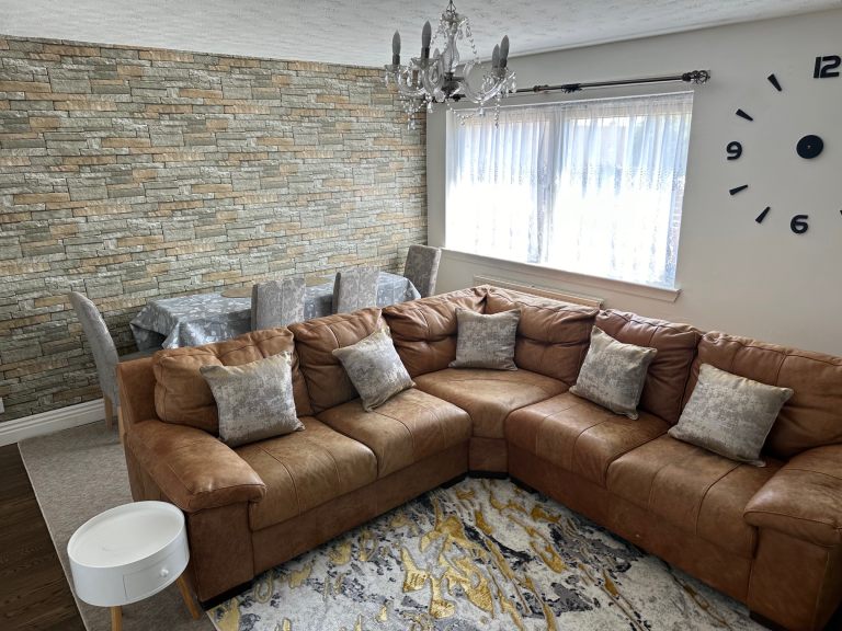 Recently decorated 3 bedroom house to rent