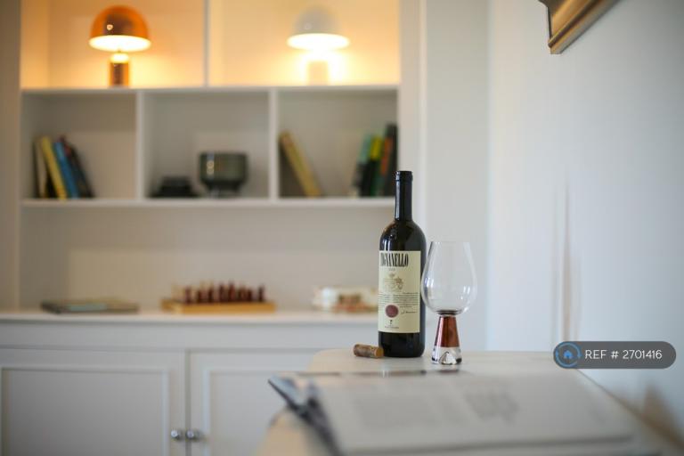 Studio flat in Abbey Road, London, NW8 (#2701416)