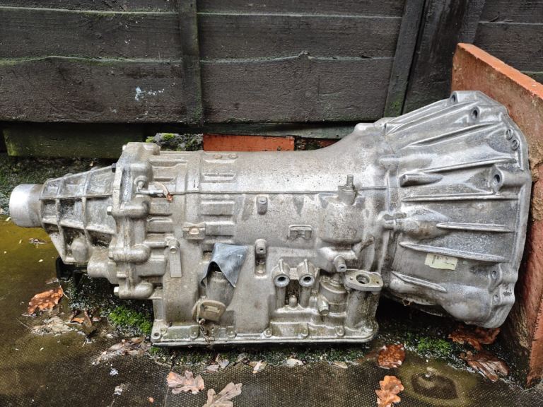 Nissan elgrand e52 2006 2.5 L gearbox with torque converter spares or repairs