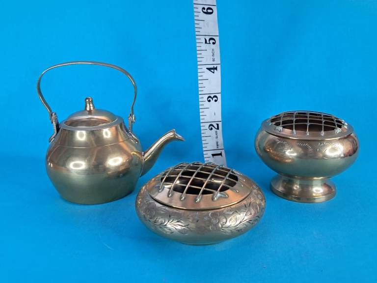 The items in the image are a collection of vintage brassware. MINIATURES. AS SEEN. 