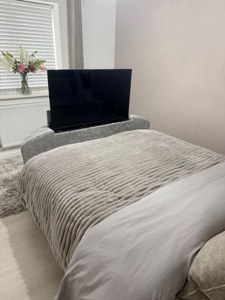 Grey Crushed Velvet - King Size Tv Bed 