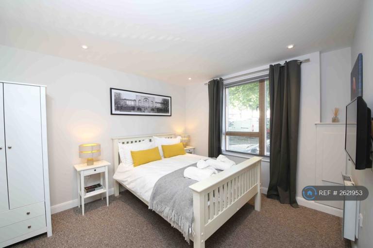 2 bedroom flat in Bath Street, Nottingham, NG1 (2 bed) (#2621953)
