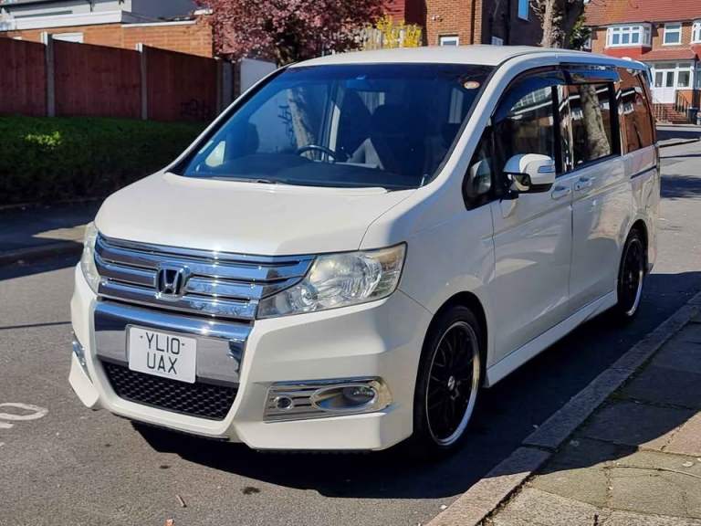 HONDA STEPWGN SPADA 2.0 PETROL AUTOMATIC – 8 SEATER – APPLE CARPLAY – 2010