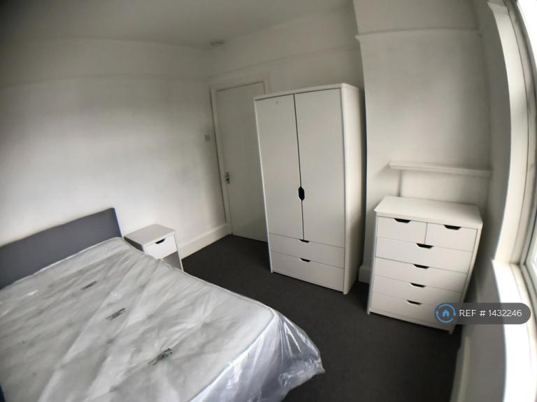 5 bedroom flat in Lewisham Road, London, SE13 (5 bed) (#1432246)