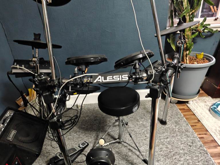 Alesis electric drum kit full 5 piece