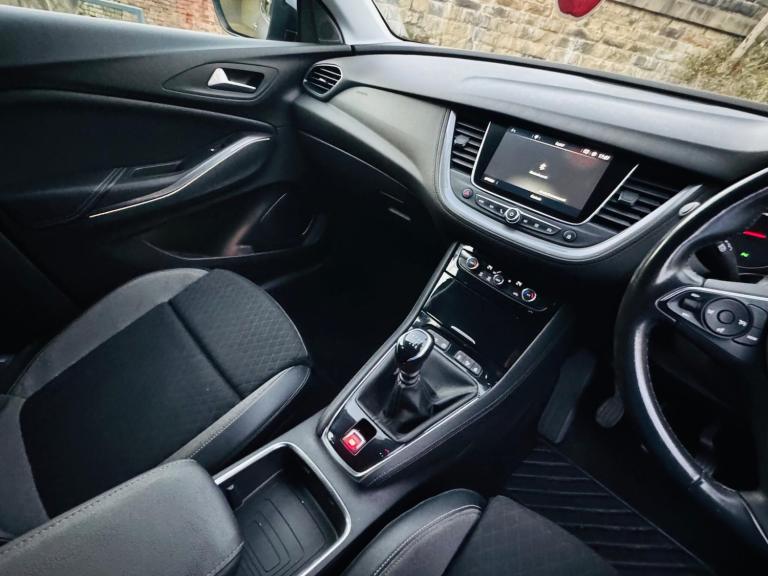 2019 Vauxhall Grandland X 1.5 Turbo D Tech Line Nav 5dr HATCHBACK DIESEL Manual