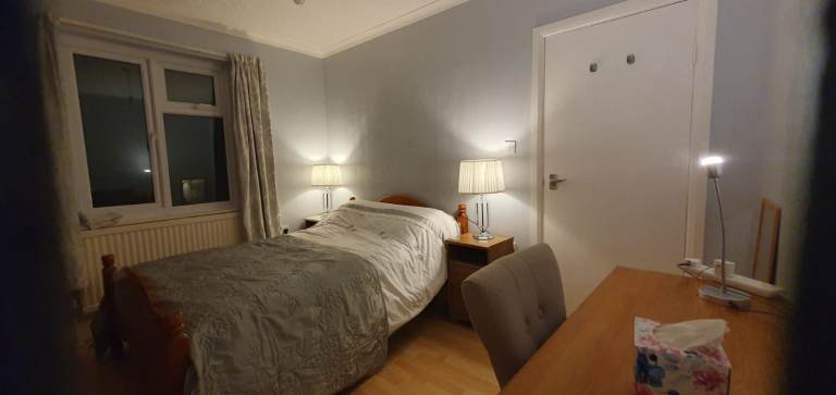 Lovely double bedroom in friendly quiet house