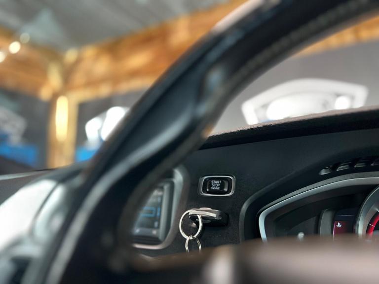 2015 Volvo V40 D2 R DESIGN 5dr HATCHBACK DIESEL Manual