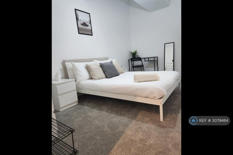3 bedroom flat in Bath Road, Arnos Vale, Bristol, BS4 (3 bed) (#3079484)