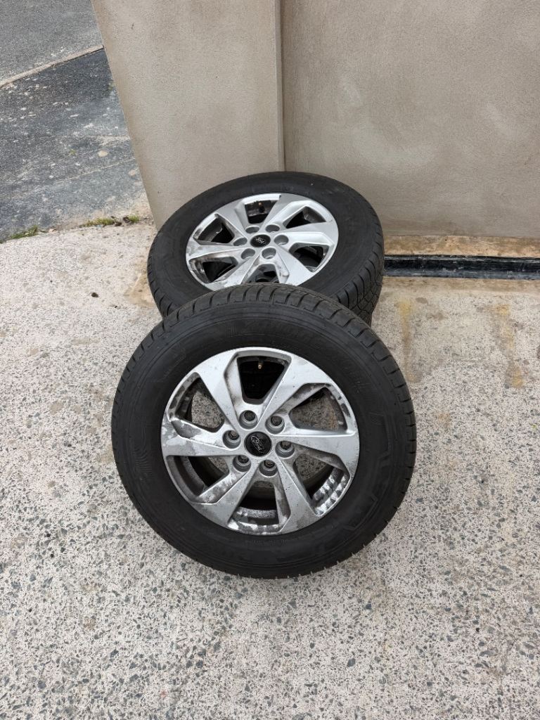 Full set of aluminium rims and tyres 
