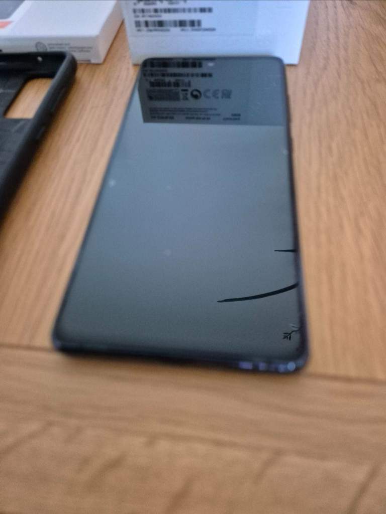 Samsung Galaxy S20 FE (Fan Edition) in excellent condition, the one with the memory card slot too