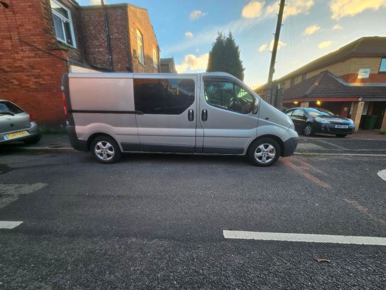 VIVARO CREW CAB LWB 6 SEATER