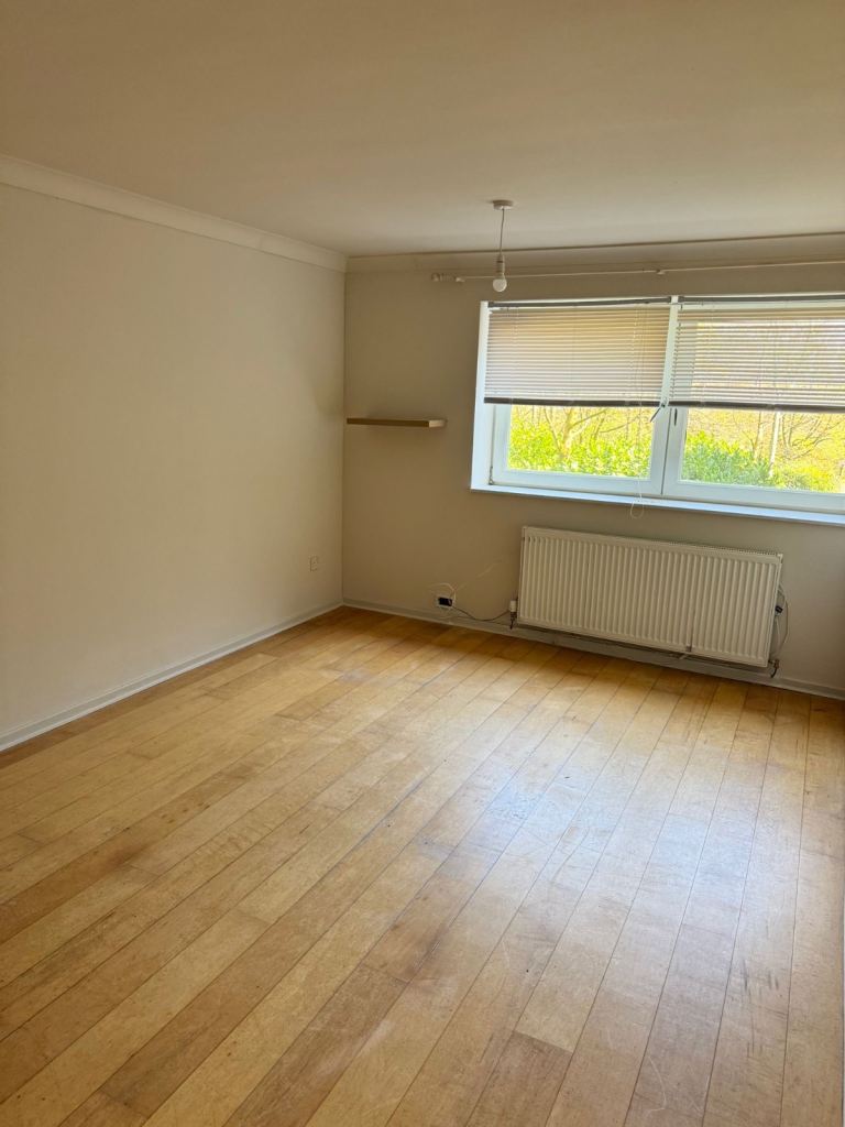 3 bed flat for rent - Glenhove Road