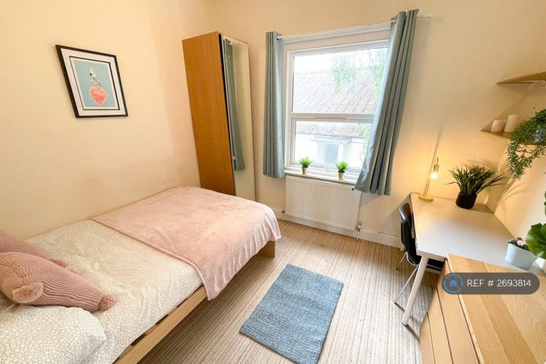 6 bedroom house in Cambridge Road, Southampton, SO14 (6 bed) (#2693814)