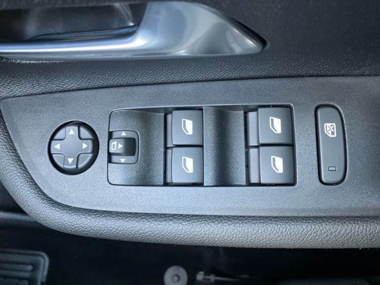 2025 Vauxhall Mokka 1.2 Turbo 136 Ultimate 5dr SUV Manual