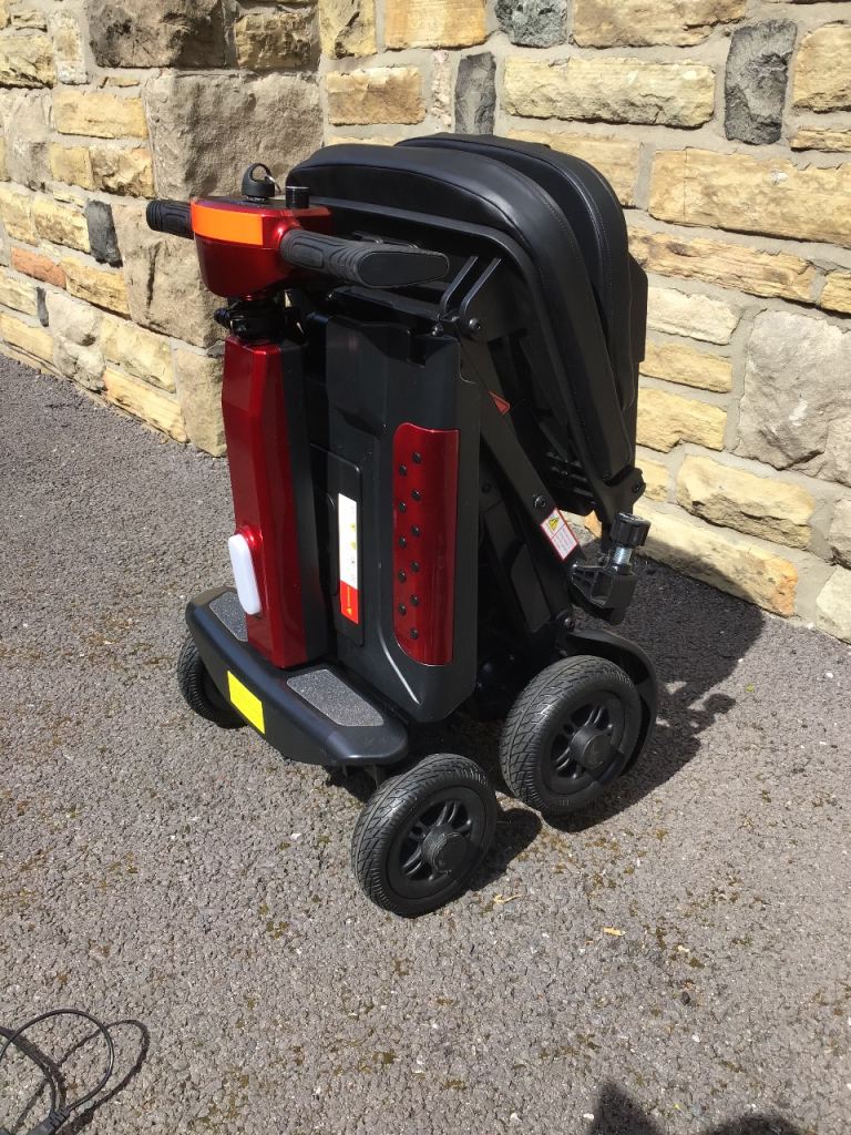 AUTOFOLDING MOBILITY SCOOTER,2025,ONLY 6 MONTH OLD,CAN DELIVER.