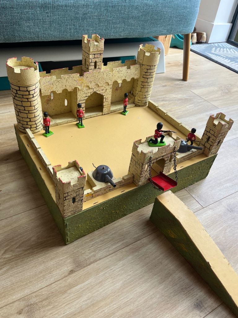 Toy Fort, Triang