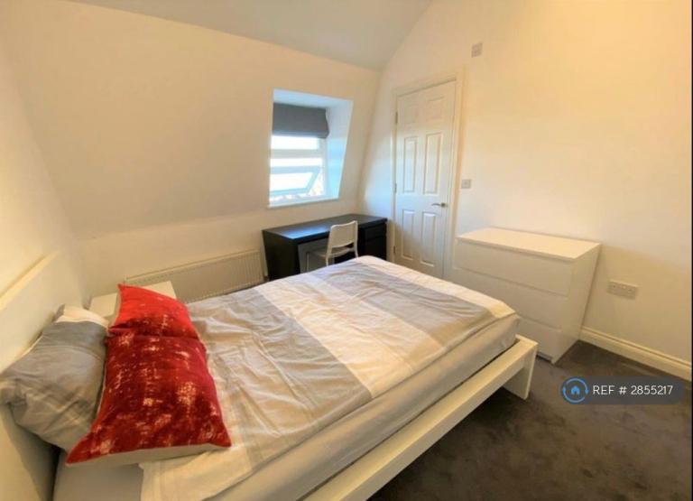 1 bedroom in New Park Road, London, SW2 (#2855217)