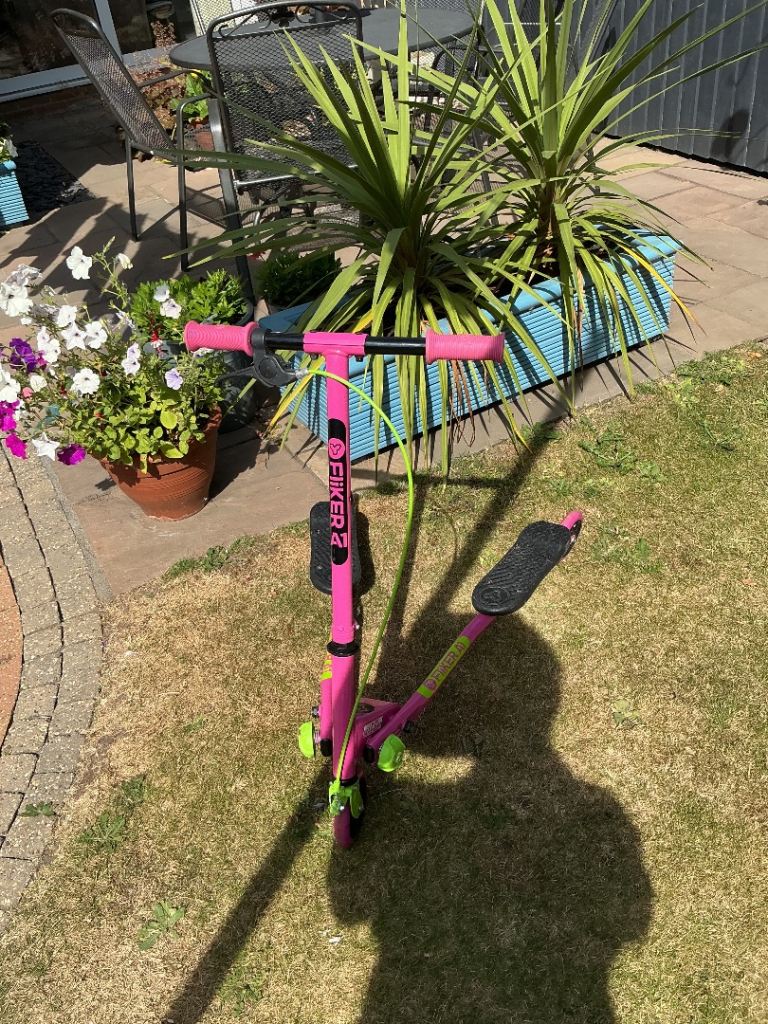 Fliker Yvolution A1 Air Scooter.