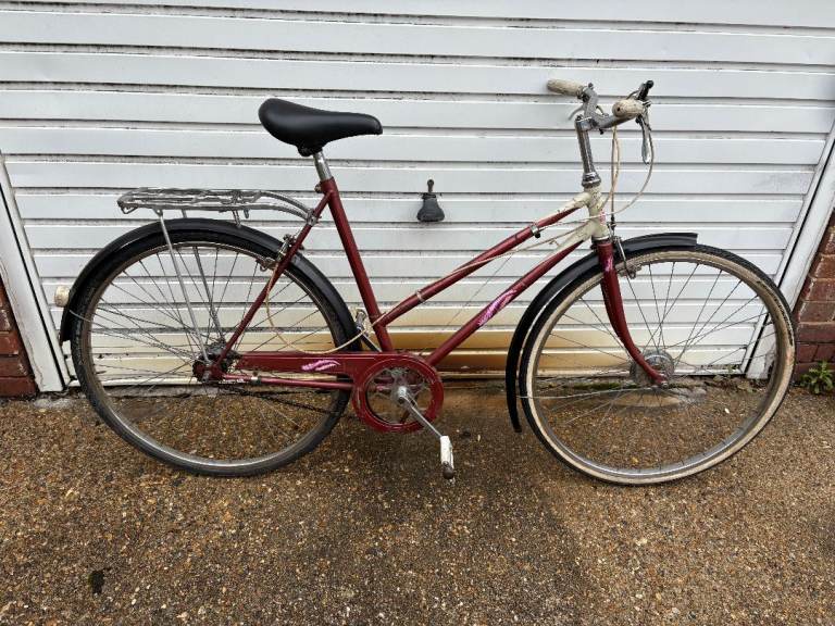 image for MAN OR LADIES BIKE RETRO SHABBY CHIC 28in wheels 3 gears 21in frame   £80