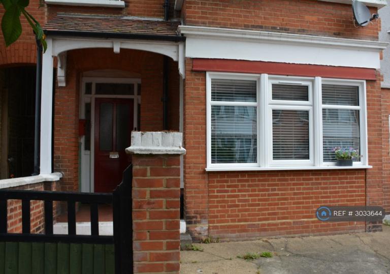 2 bedroom flat in Portland Avenue, Southend-On-Sea, SS1 (2 bed) (#3033644)