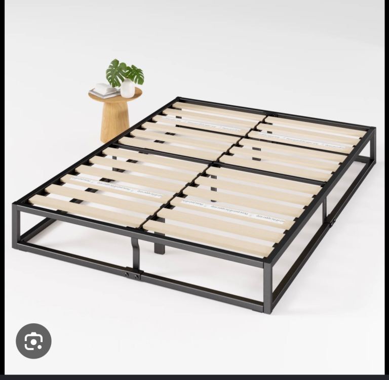 Black Metal Bed Frame with Wooden Slats – Good Condition