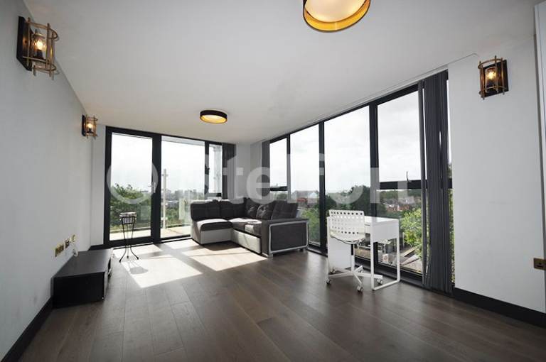 2 bedroom flat in Embankment House, Brondesbury Park, London NW6