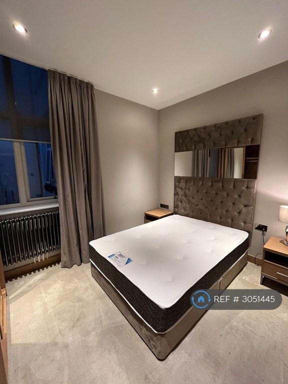 1 bedroom flat in Butts Court, Leeds, LS1 (1 bed) (#3051445)