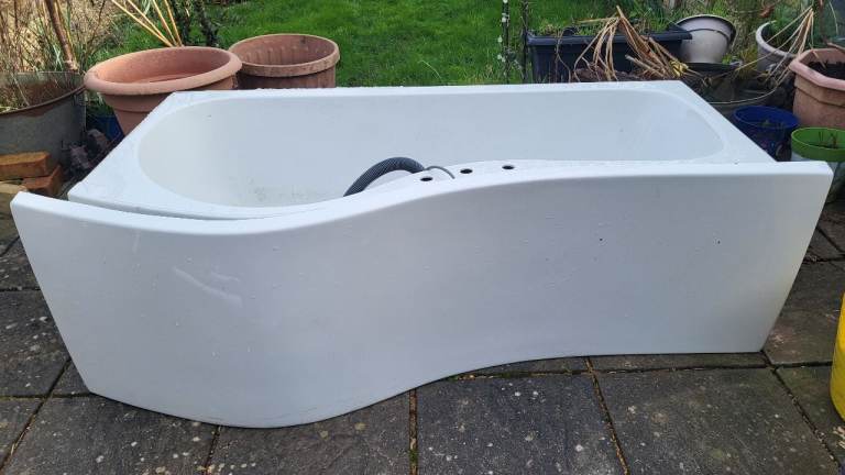 P-Shaped Bath, Shower Screen, and Attachments