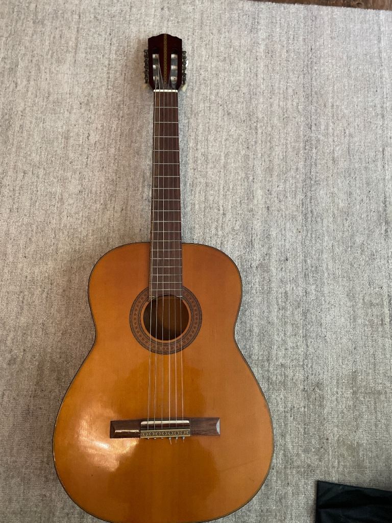 Classic Acoustic Guitar – Good Condition