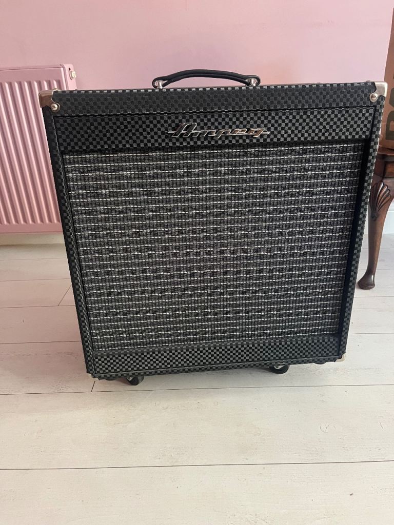 Ampeg Portaflex PF-210HE 450-watt 2 x 10-inch Bass Cabinet