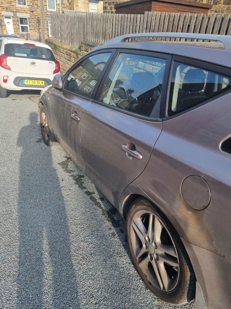 Cheap diesel  estate  car with towbar 