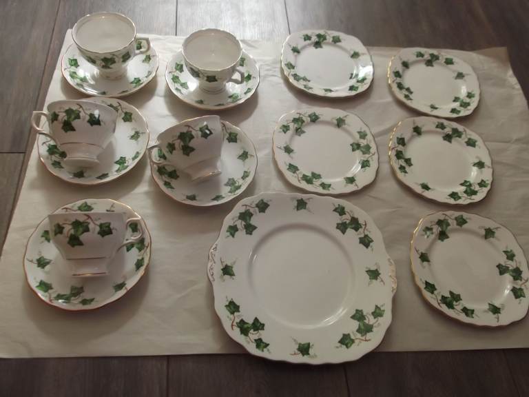 Colclough Ivy Leaf Cake Plate & 5 Trios So Retro