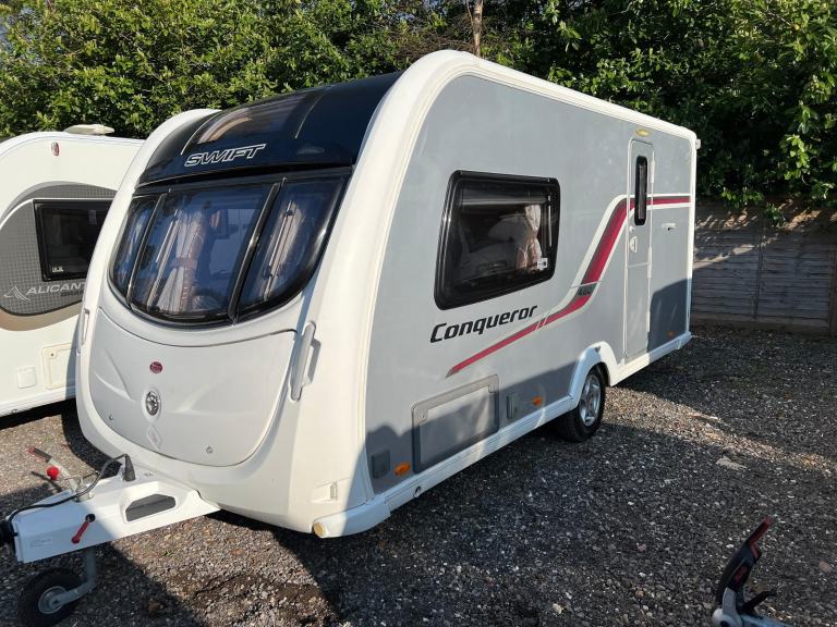 SWIFT CONQUEROR 480 - 2014 - END WASHROOM - MOVER - PRISTINE 