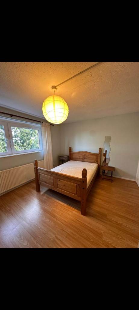 1 Large room to share for girls 