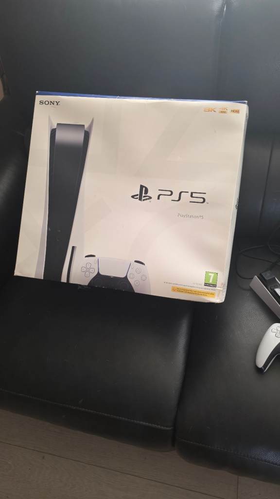 Ps5 disc first gen box, with extra controller and 2x controller charger 