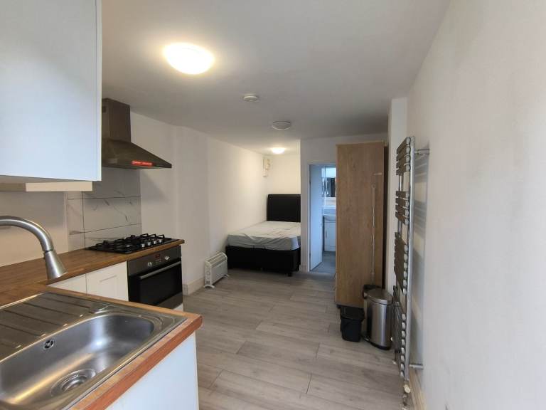 Studio Flat, bills included - HA3