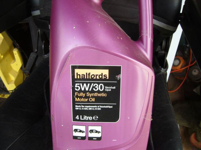 Halfords 5w30 Fully Synthetic Engine oil 4 Litre Unopened 