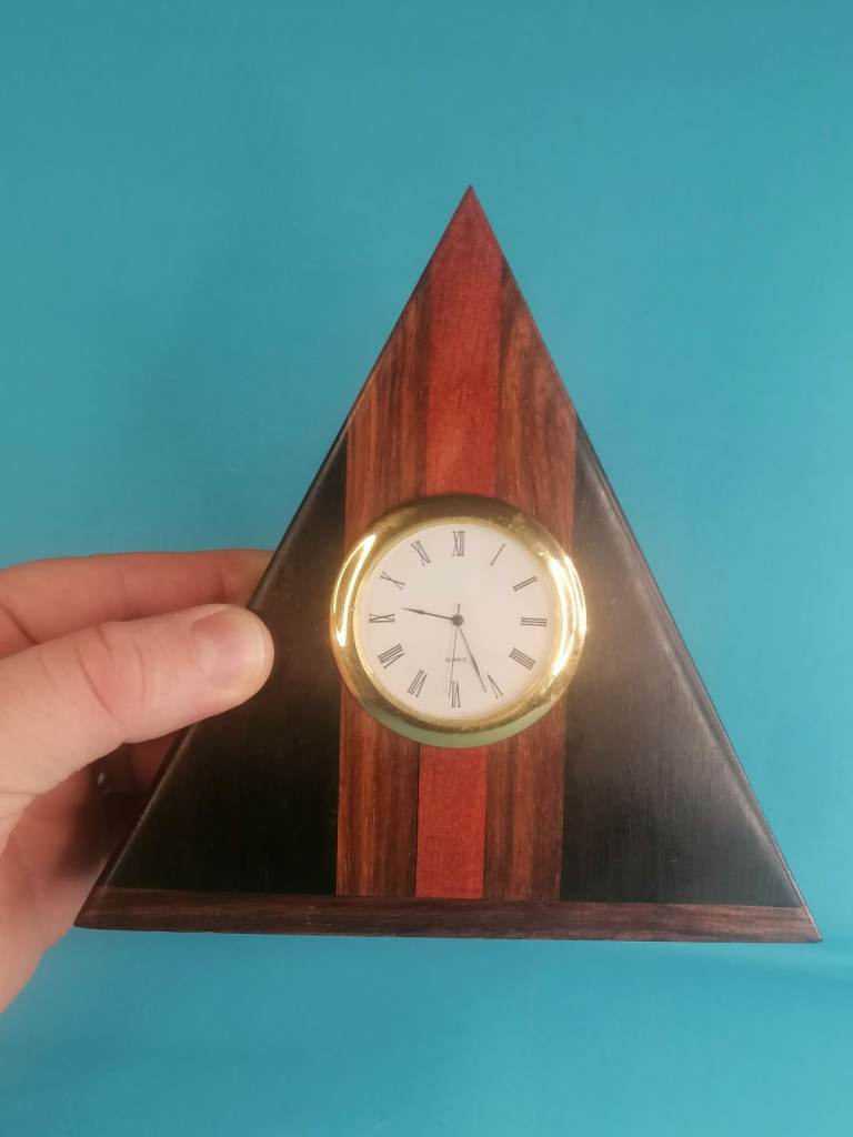 Vintage Desk Wooden Piramid Clock 6-inch height.. (need put battery).. As seen.