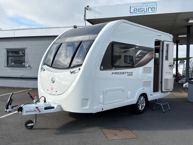 22 SWIFT FREESTYLE COMPACT, 6' 8" WIDE SUPER LIGHT WEIGHT, SOLAR ATC