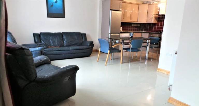 5Bed, 3bath semi-detached house to rent in Watford - Little Oxhey Lane