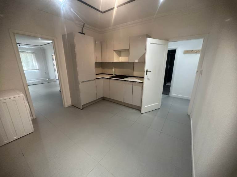 2 BEDROOM GROUND FLOOR  FURNISHED  COMMUNAL GARDEN DRIVEWAY STAN MORE NEAR CANON PARK STATION
